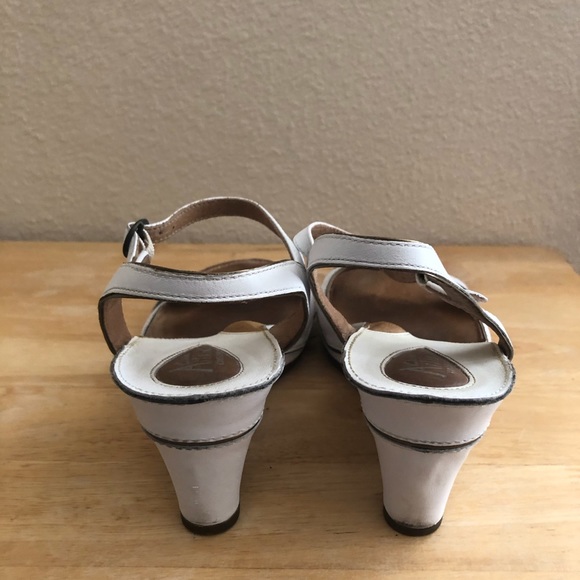 Sandals - Picture 3 of 4